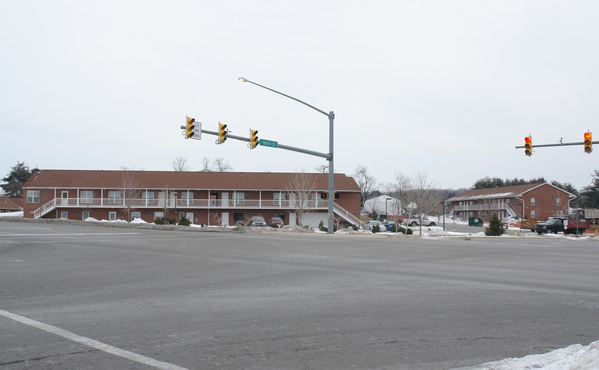 College Court Apartments in State College, PA - Building Photo