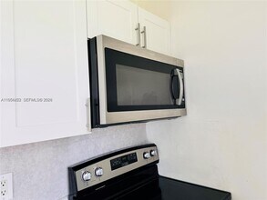 2225 Polk St in Hollywood, FL - Building Photo - Building Photo