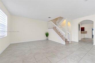 3268 W 92nd Pl in Hialeah, FL - Building Photo - Building Photo