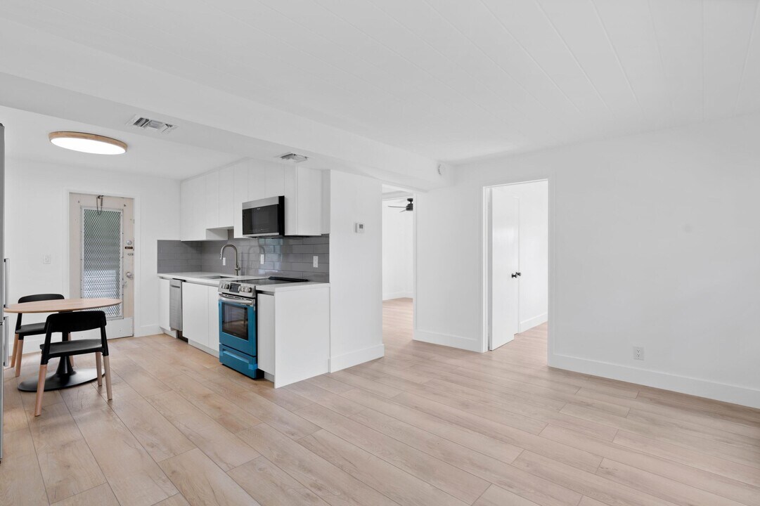 237 NE 10th St in Delray Beach, FL - Building Photo