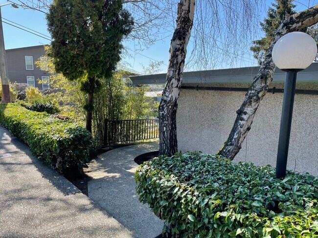 2801 14th Ave W, Unit 7 in Seattle, WA - Building Photo - Building Photo