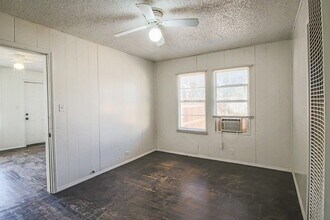 1805 Avenue R in Lubbock, TX - Building Photo - Building Photo
