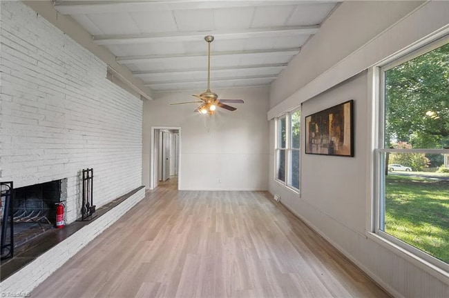 701 Locust Pl, Unit Locust in High Point, NC - Foto de edificio - Building Photo