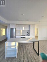 2495 Eglinton Ave W in Mississauga, ON - Building Photo - Building Photo