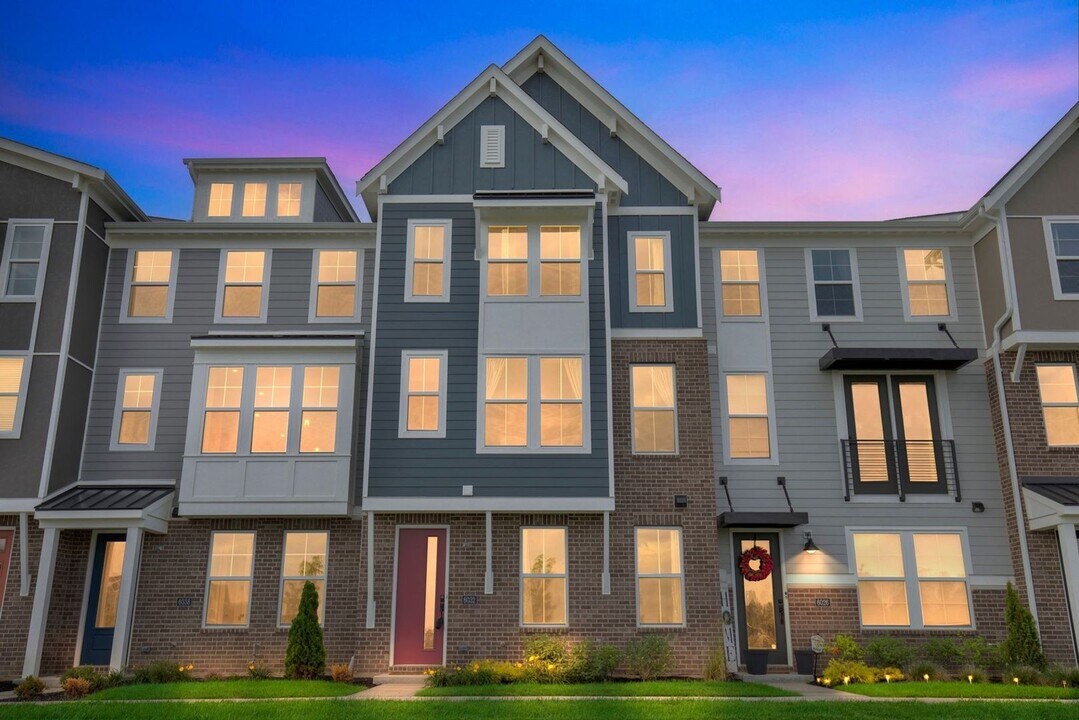 6032 Windsor Dr in McCordsville, IN - Building Photo