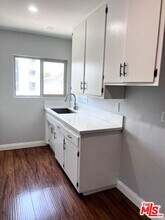 1336 W 37th Dr in Los Angeles, CA - Foto de edificio - Building Photo