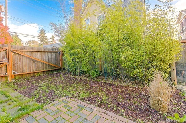 7953 9th Ave SW in Seattle, WA - Foto de edificio - Building Photo