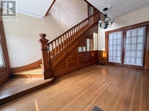 415 Davis Dr in Newmarket, ON - Building Photo - Building Photo