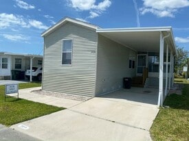 200 3rd St E in Nokomis, FL - Building Photo