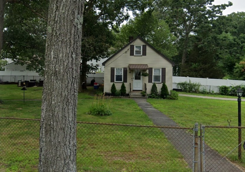 10 Melody Ln in Billerica, MA - Building Photo