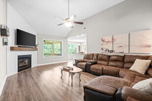 1133 Old Charlotte Trace in Clarksville, TN - Building Photo