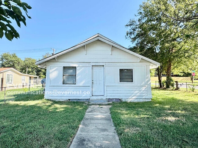 property at 1903 W Easton Ct