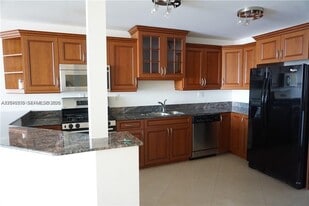 3140 S Ocean Dr in Hallandale Beach, FL - Building Photo