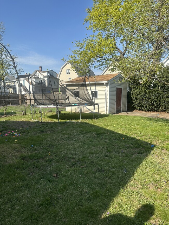 433 3rd Ave in West Haven, CT - Foto de edificio - Building Photo