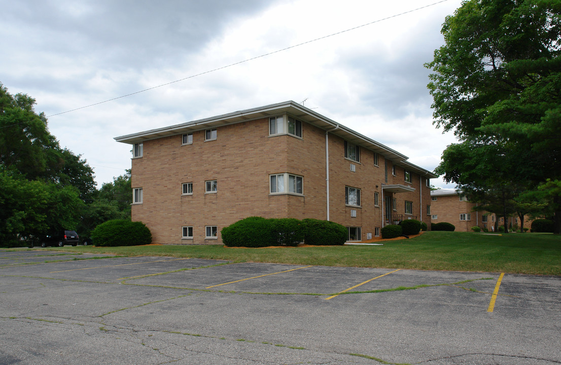 Edgemont Apartments in Lansing, MI - Building Photo