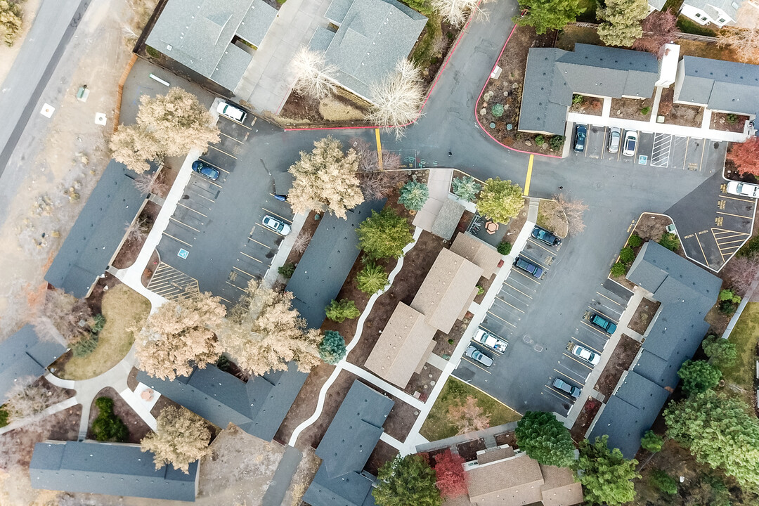 ST. JAMES SQUARE in Bend, OR - Building Photo