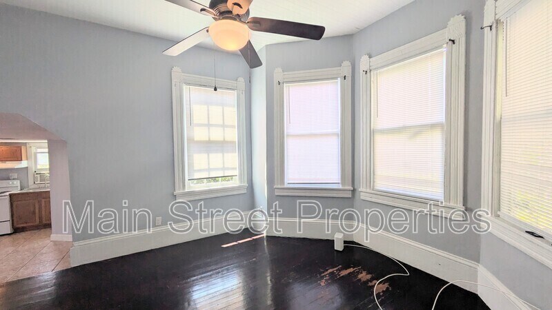 911 N Spring St in Pensacola, FL - Building Photo