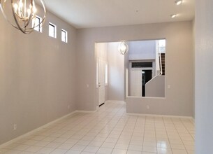 8100 E Camelback Rd in Scottsdale, AZ - Foto de edificio - Building Photo