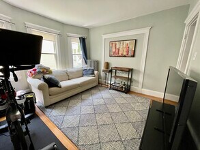 31 Leonard St, Unit 2 in Somerville, MA - Building Photo - Building Photo