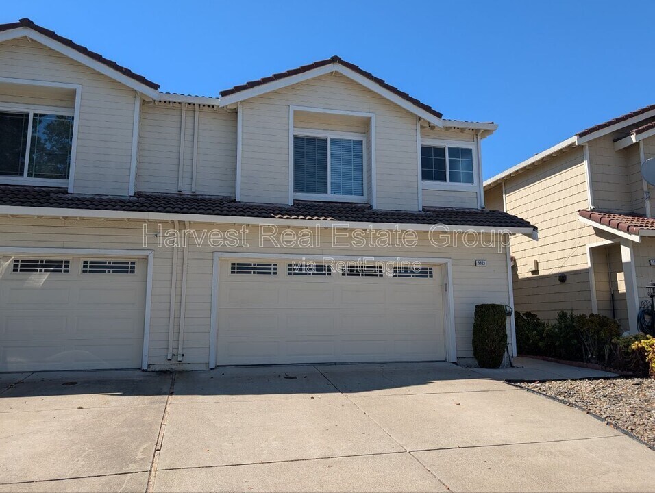 5621 Civic Terrace Ave in Newark, CA - Building Photo