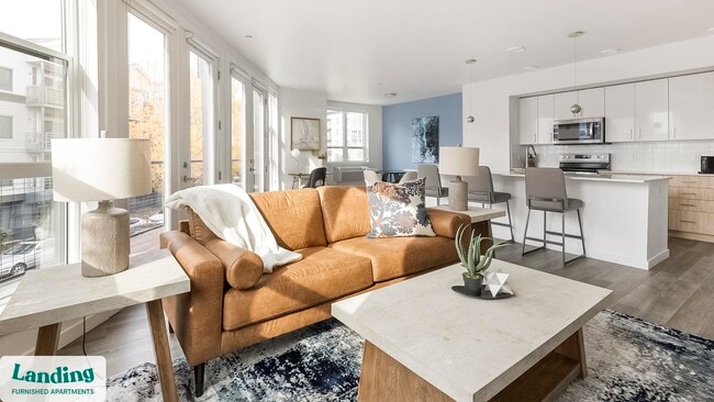 1055 N Anchor Way in Portland, OR - Building Photo - Building Photo