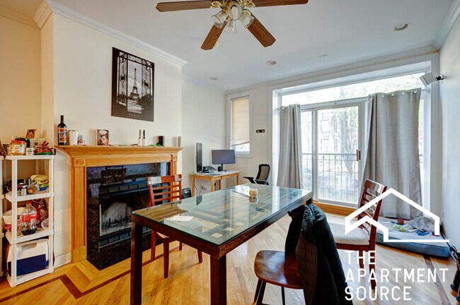 3739 N Sheffield Ave, Unit 1 in Chicago, IL - Building Photo - Building Photo