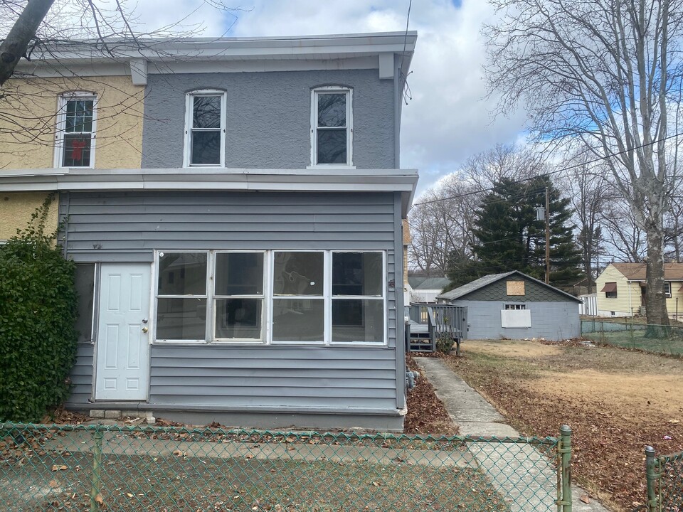 1 7th St in Marcus Hook, PA - Building Photo