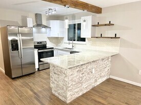 72 Orphanage Rd, Unit 2 in Fort Mitchell, KY - Building Photo