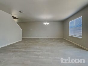 268 Ariel Ln in Wilmer, TX - Foto de edificio - Building Photo