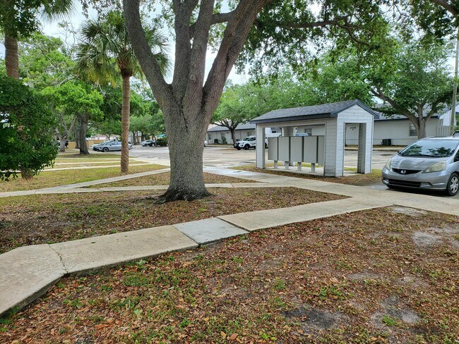 2012 S 10th St in Fort Pierce, FL - Building Photo - Building Photo