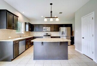 704 Busleigh Castle Way in Pflugerville, TX - Building Photo - Building Photo
