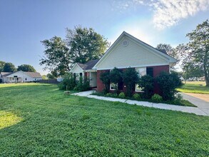 140 Clear Creek Dr in New Market, AL - Building Photo - Building Photo