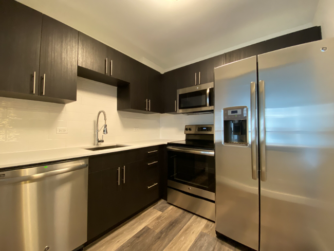 property at 870 N Wabash Ave