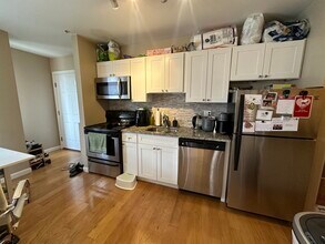 53 Chelsea St, Unit 2-A in Boston, MA - Building Photo - Building Photo