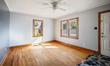 4509 Hickman Rd in Des Moines, IA - Building Photo - Building Photo