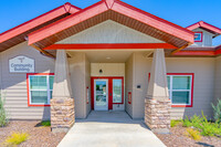 Cedar Lane Family Apartments in Olivehurst, CA - Foto de edificio - Building Photo