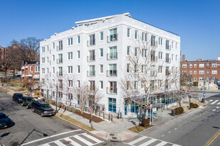 Mint Condominiums in Washington, DC - Foto de edificio - Building Photo