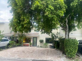 5273 Tennis Ln in Delray Beach, FL - Building Photo