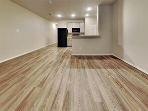 413 E Avenue G-Unit -415 in Conroe, TX - Building Photo - Building Photo