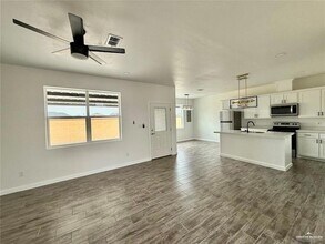 5401 N Crown Point in Pharr, TX - Building Photo - Building Photo