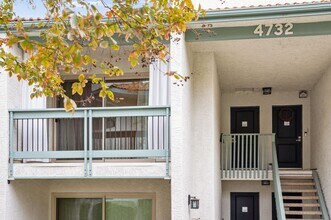 4732 Park Granada, Unit 224 in Calabasas, CA - Foto de edificio - Building Photo