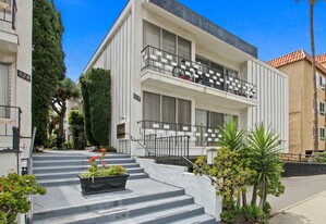 918 4th Street in Santa Monica - steps to ... Apartments