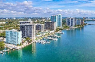 1901 Brickell Ave in Miami, FL - Building Photo