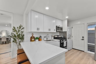 4442 Clairemont Dr in San Diego, CA - Building Photo - Building Photo