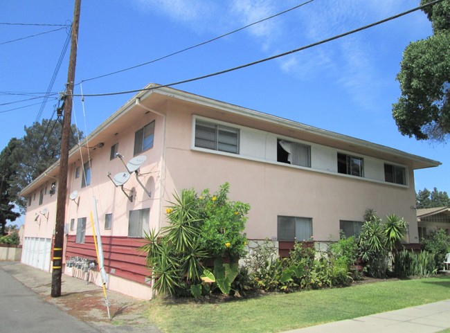 6343 Canobie Ave in Whittier, CA - Foto de edificio - Building Photo