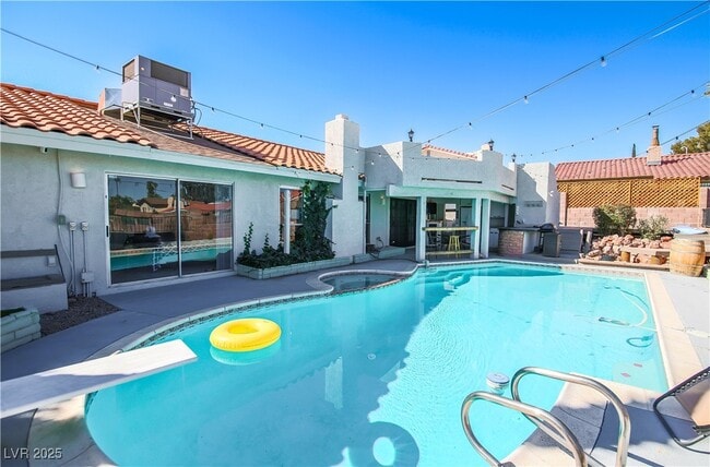 5086 Cartaro Dr in Las Vegas, NV - Building Photo - Building Photo
