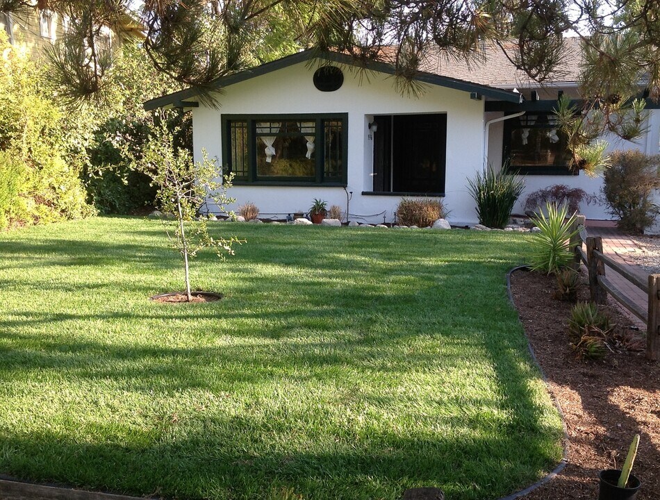 936 E Elizabeth St in Pasadena, CA - Building Photo