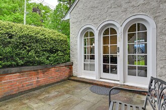 518 Cortlandt Ave in Mamaroneck, NY - Foto de edificio - Building Photo