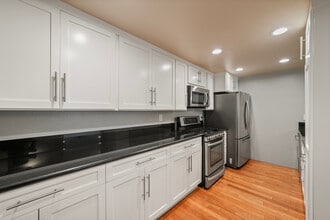 15231 Magnolia Blvd, Unit #221 in Sherman Oaks, CA - Building Photo - Building Photo