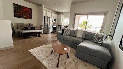 7577 W Darrow St in Phoenix, AZ - Building Photo - Building Photo
